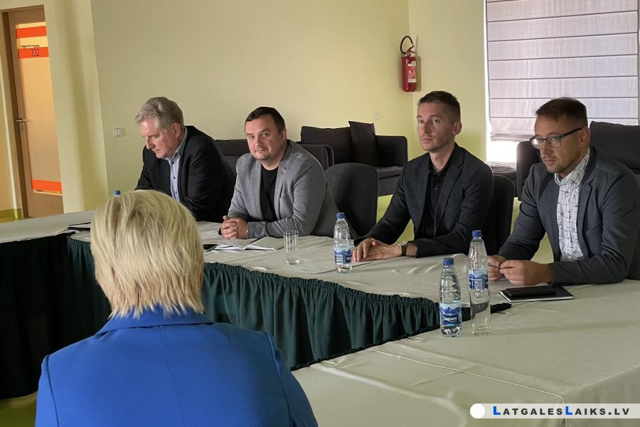 Конвент решает проблему безработицы