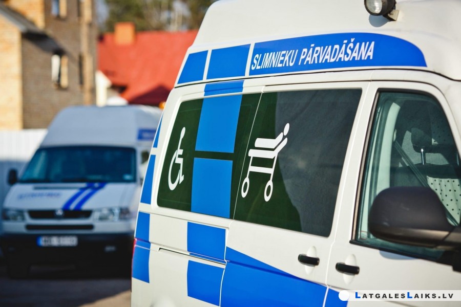 Specializētā autotransporta pakalpojums būs pieejams arī gulošiem pacientiem