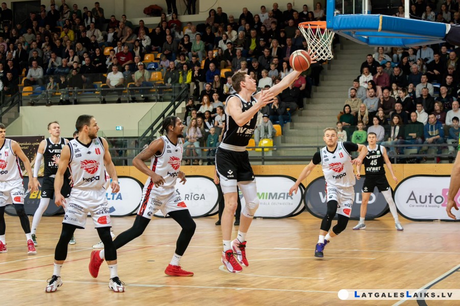 Daugavpils saņēma dāvanā lielisku basketbola maču