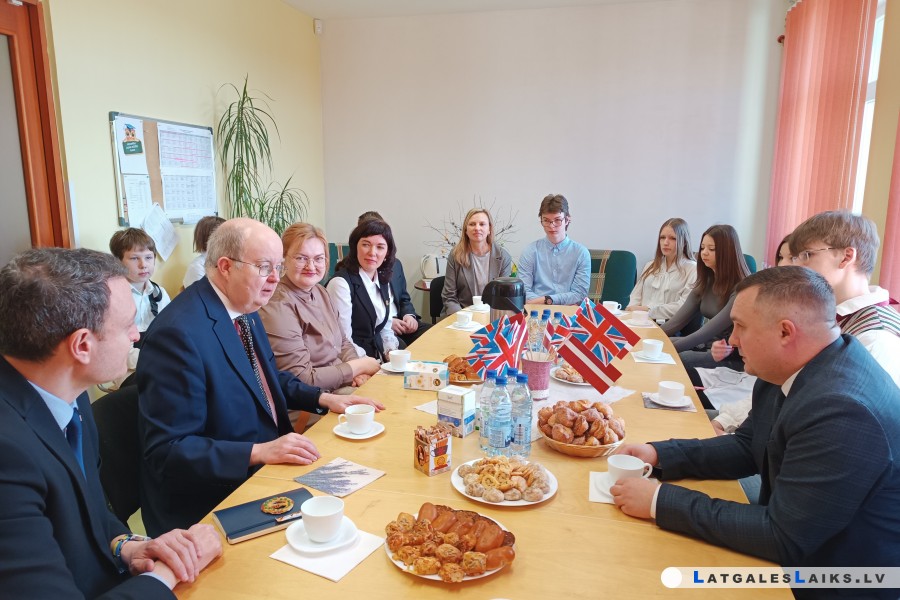Lielbritānijas vēstnieks Pols Bramels viesojās Biķerniekos