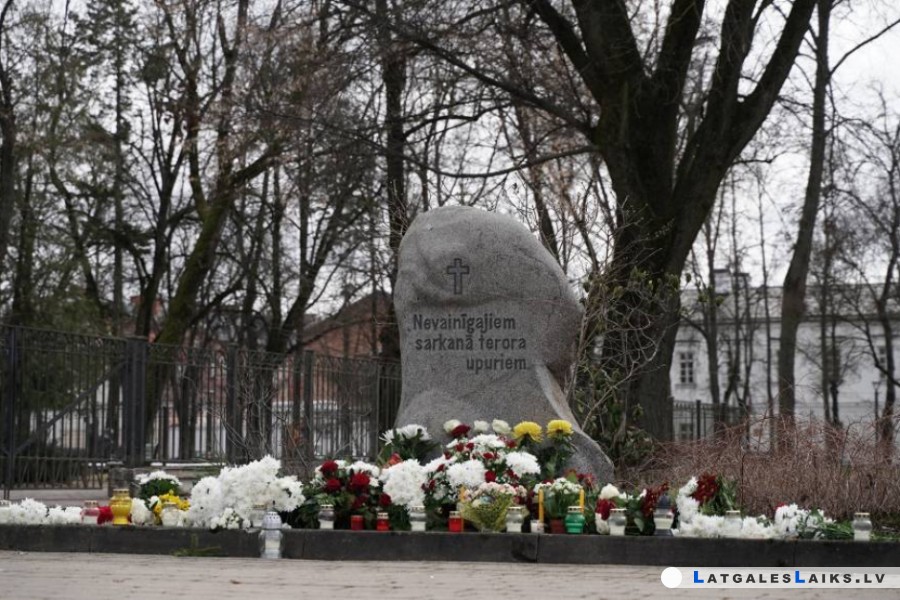 Daugavpilī pieminēja sarkanā terora upurus