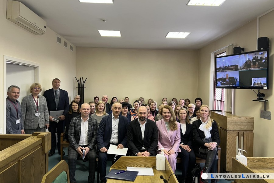 Tieslietu ministre Inese Lībiņa-Egnere apmeklēja tiesu un cietumu