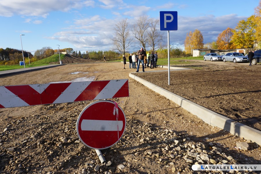 Autostāvvietu un promenādes būvdarbus pabeigs 2018. gadā