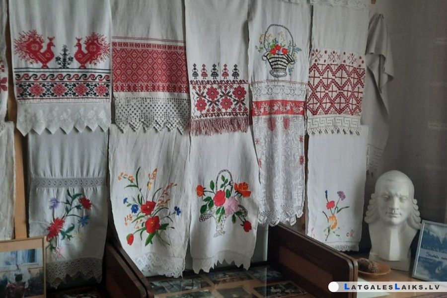 Ko stāsta izšūtie dvieļi…