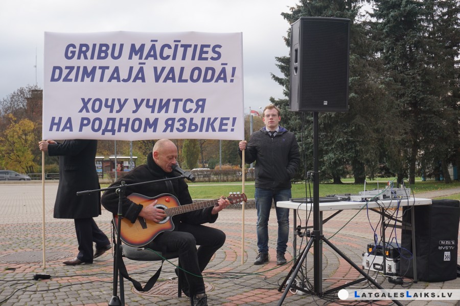 Valodu reforma ir cīņa ar vējdzirnavām