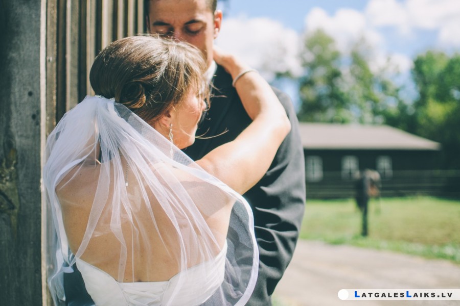 Novadā precas vairāk, bet bērni dzimst mazāk