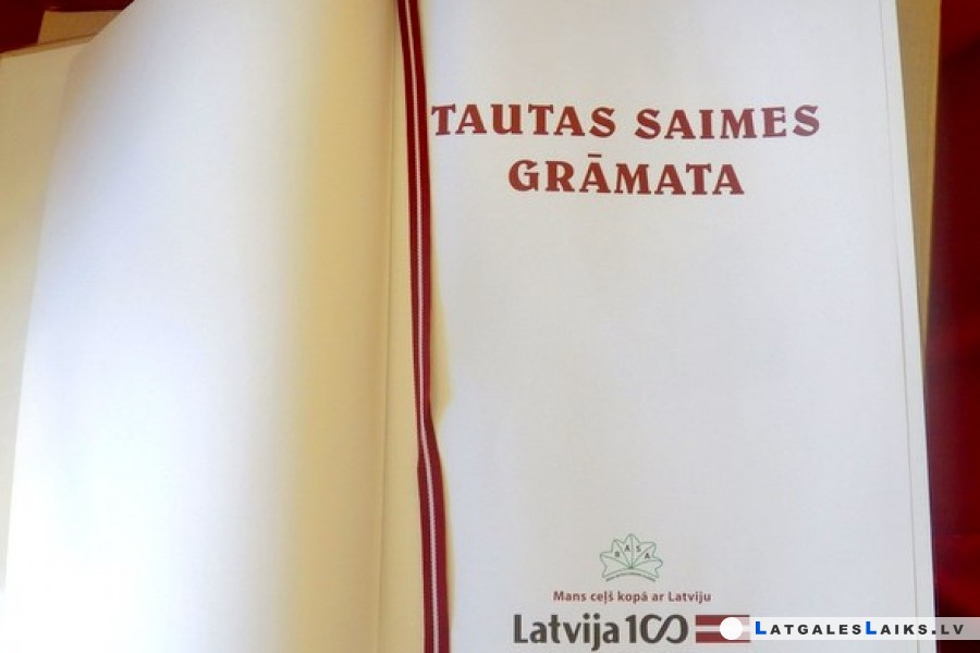 11. novembrī Līvānos iedziedās „Tautas Saimes grāmatu”