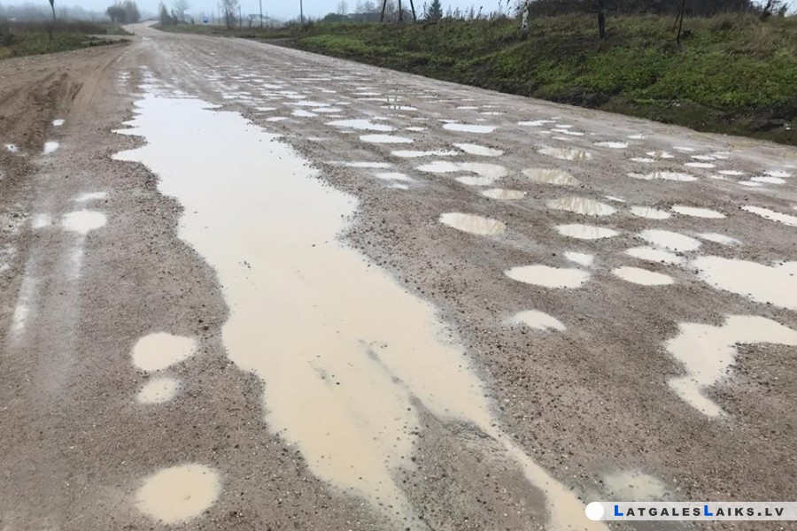 Biķernieku ceļš atkal nav izbraucams