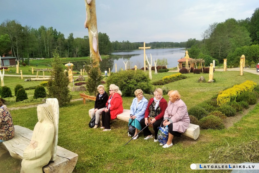 С сединой и песней…