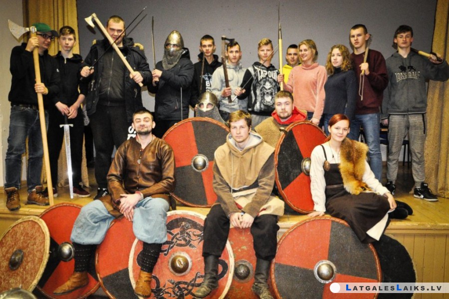 Naujenē norisinājās “Lāčplēša akadēmija”