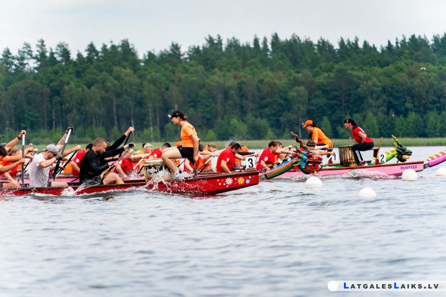 „Dragon Boat” atkal sacentās Stropu ezerā