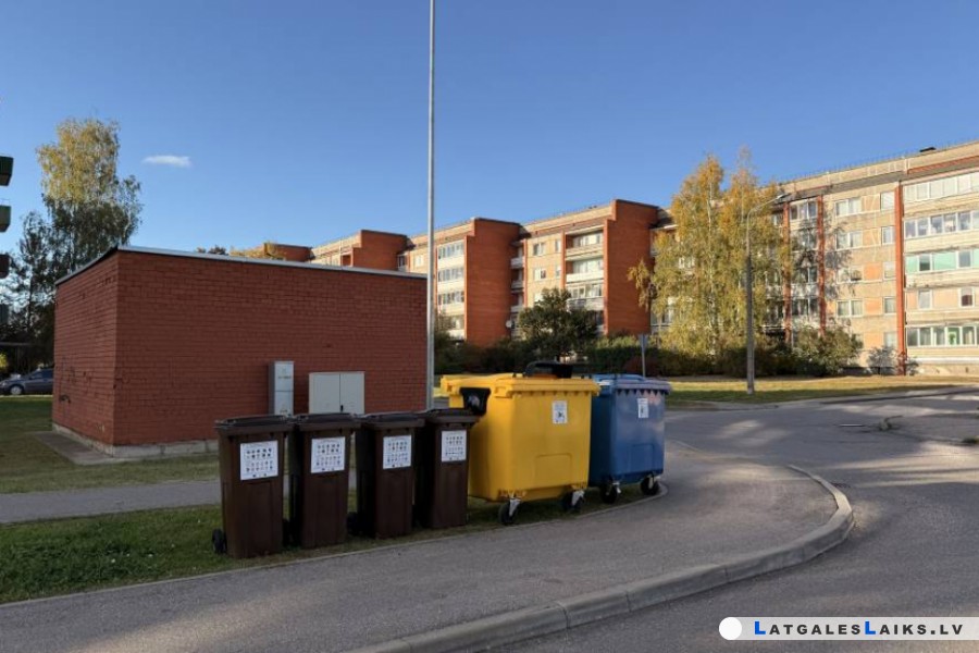 Uzstāda jaunus konteinerus šķiroto atkritumu savākšanai