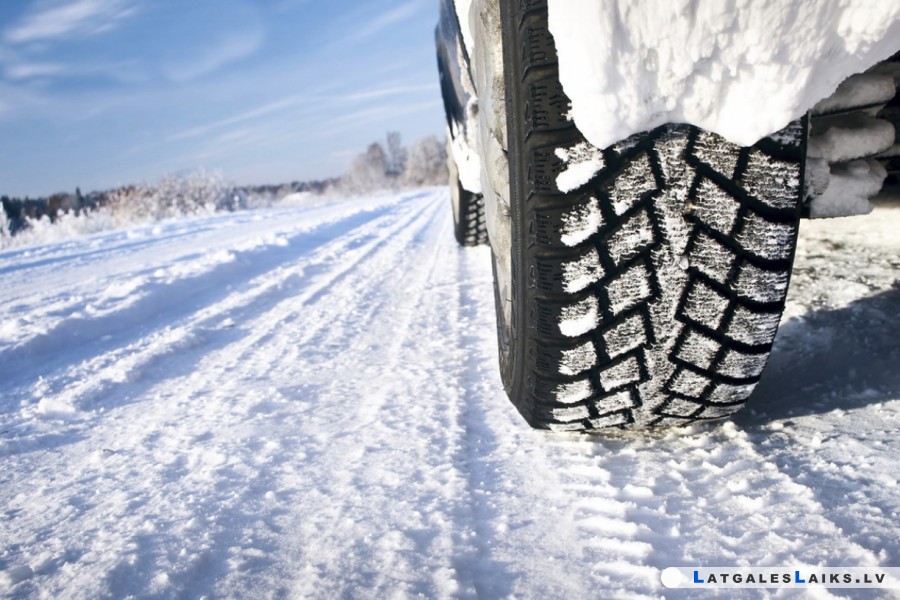 No 1.decembra ziemas riepas auto ir obligātas