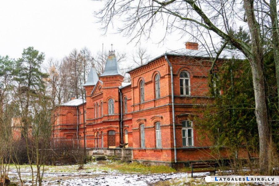 Bijušās sanatorijas “Mežciems” parks pieejams pastaigām