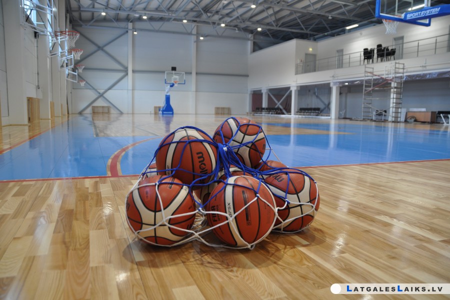 Krāslavā atklāj vēl vienu modernu sporta būvi