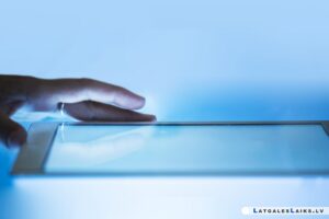 Informācijas pārbagātība digitālajā laikmetā