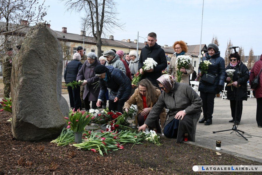 В Даугавпилсе помянули жертв депортаций 1949 года