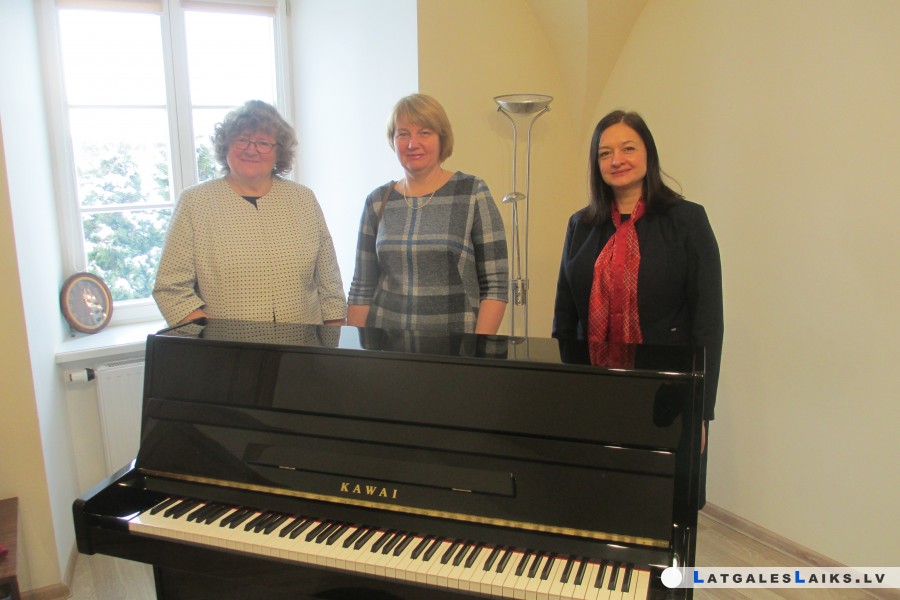 Aglonas bazilikas Kora skola ar jauniem mūzikas instrumentiem