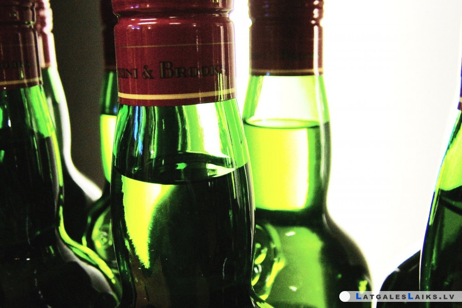 Daugavpilī likvidēja nelikumīga alkohola glabātavu