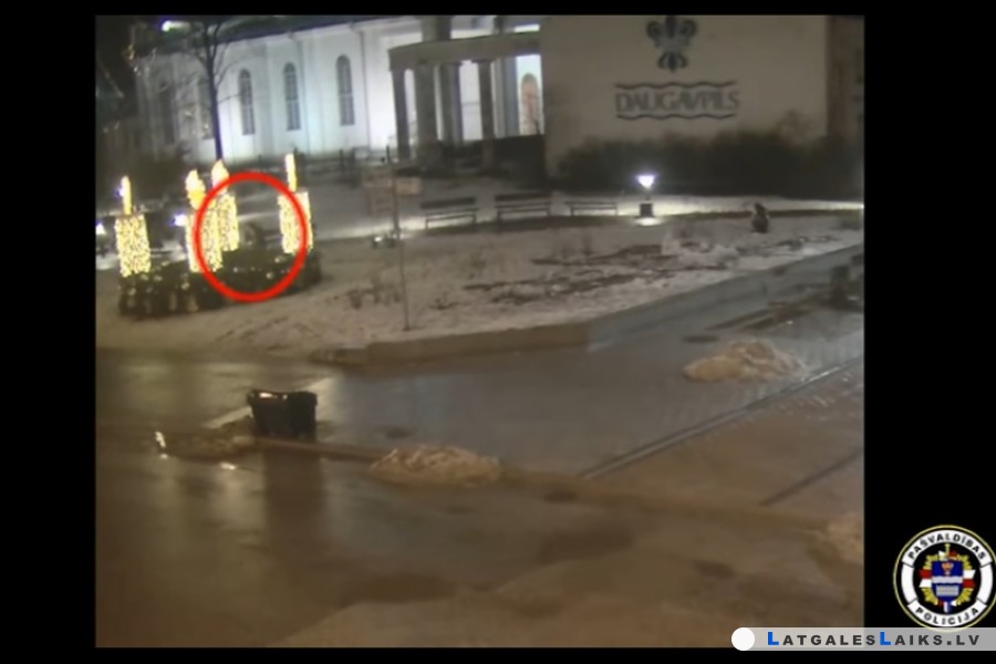 Adventes vainaga bojāšana