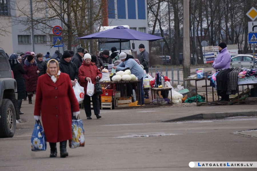Tirgus Valkas ielā kļūst legāls