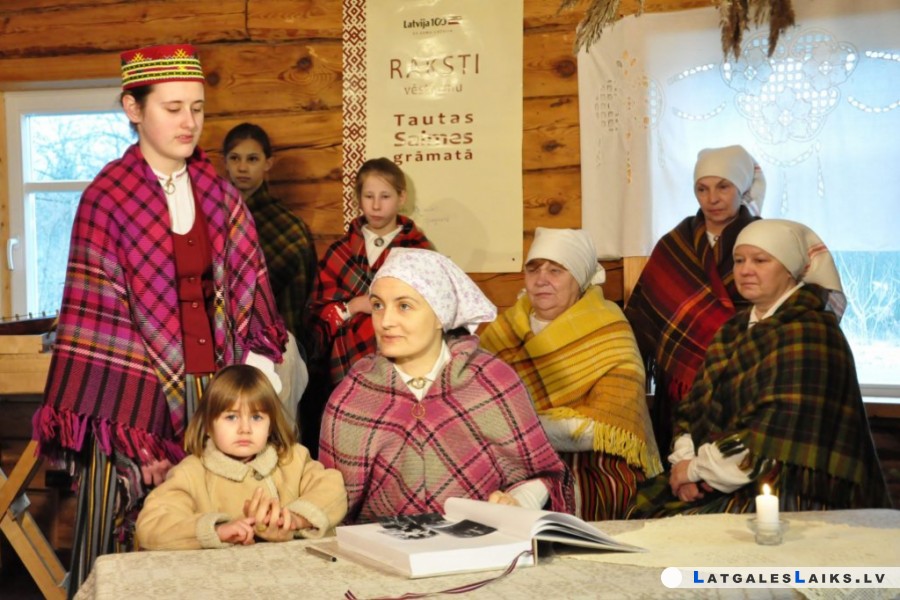 Savu ceļu sāka Latvijas tautas saimes grāmata
