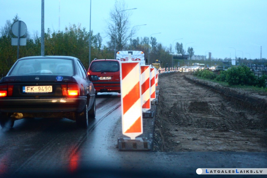 No šodienas slēdz satiksmi Vidzemes ielas posmā
