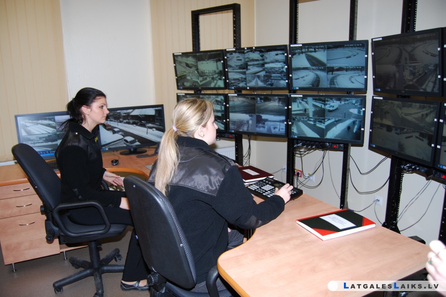 Paplašinās pašvaldības policijas štatus cīņai ar „spaisiem”