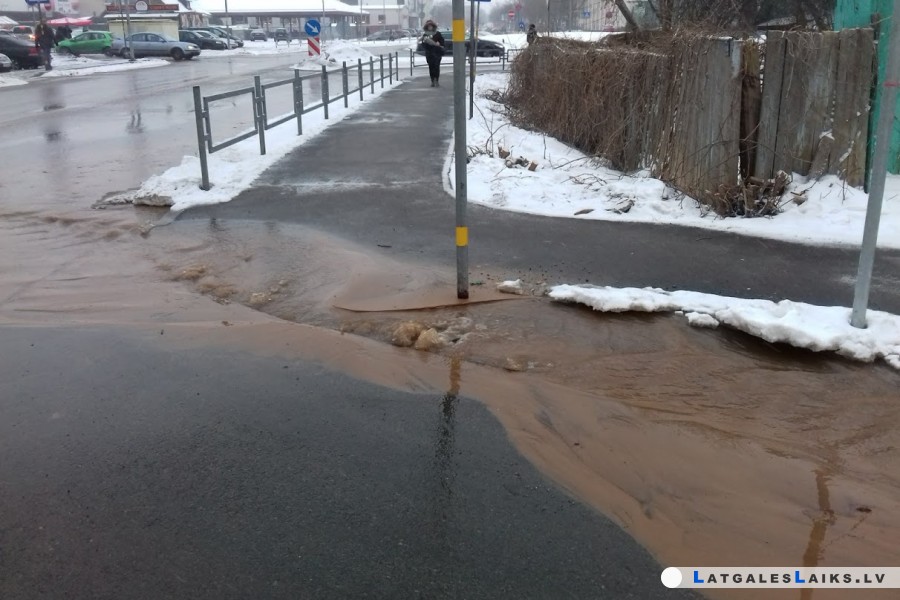 Daugavpils centrā notika ūdensvada avārija
