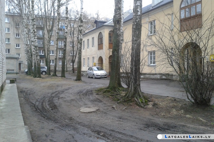 Netiek galā ar autoīpašniekiem