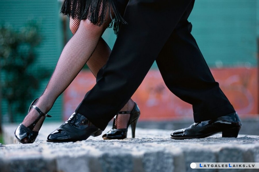 Ielūdzam jūs uz tango!