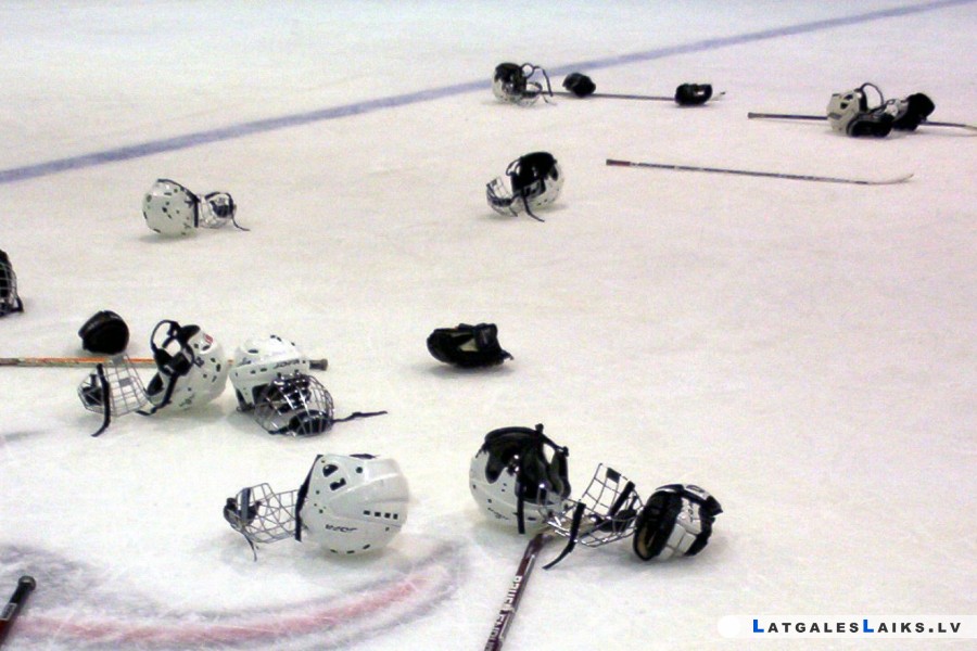 „Daugavpils U16” hokejisti piekāpjas līderiem