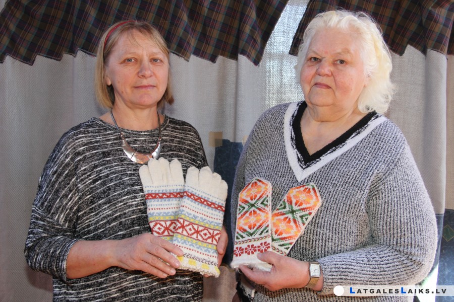 Noslēpt matus un tikumu zem aubes