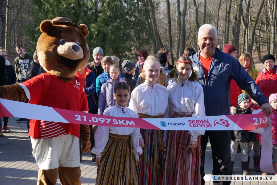 Kā novada skolēni noskrēja lāci