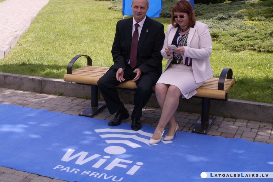 Arī Rīgas ielā ir interneta soliņš