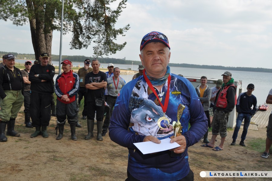 Daugavpilī sacentās spiningotāji