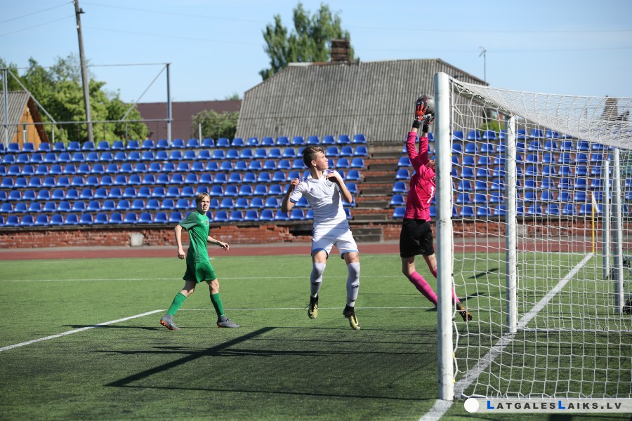 „Daugavpils” jaunie futbolisti – līderi