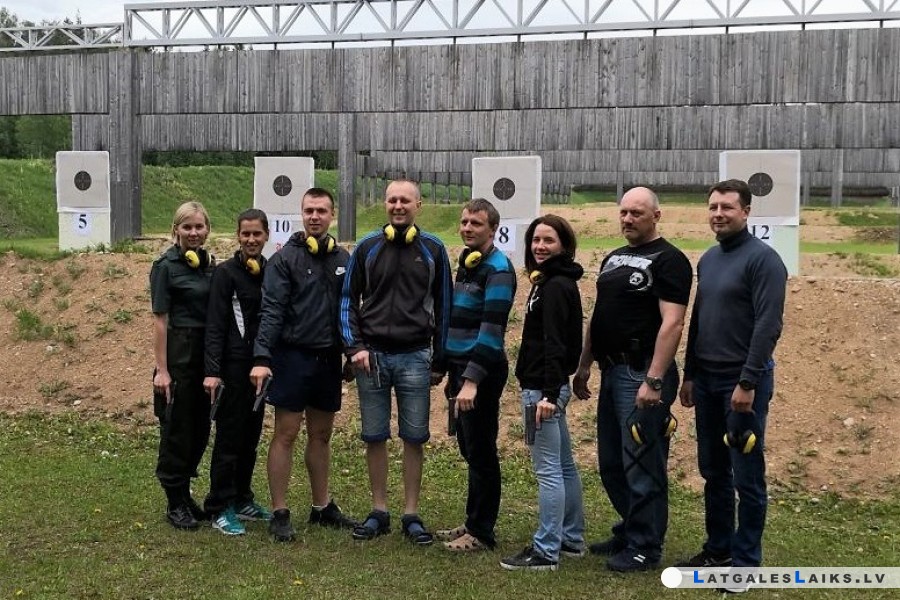Valsts robežsardzes šaušanas izlases starti lietišķajā šaušanā