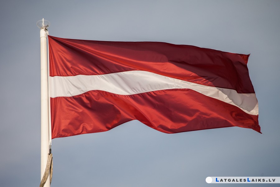 Vēlas svinēt Latvijas aviācijas un karavīru dienu