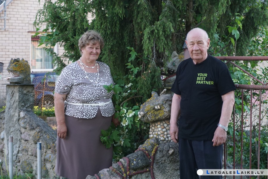 Zelta laulību sargā pacietība un „dinozauru žogs”