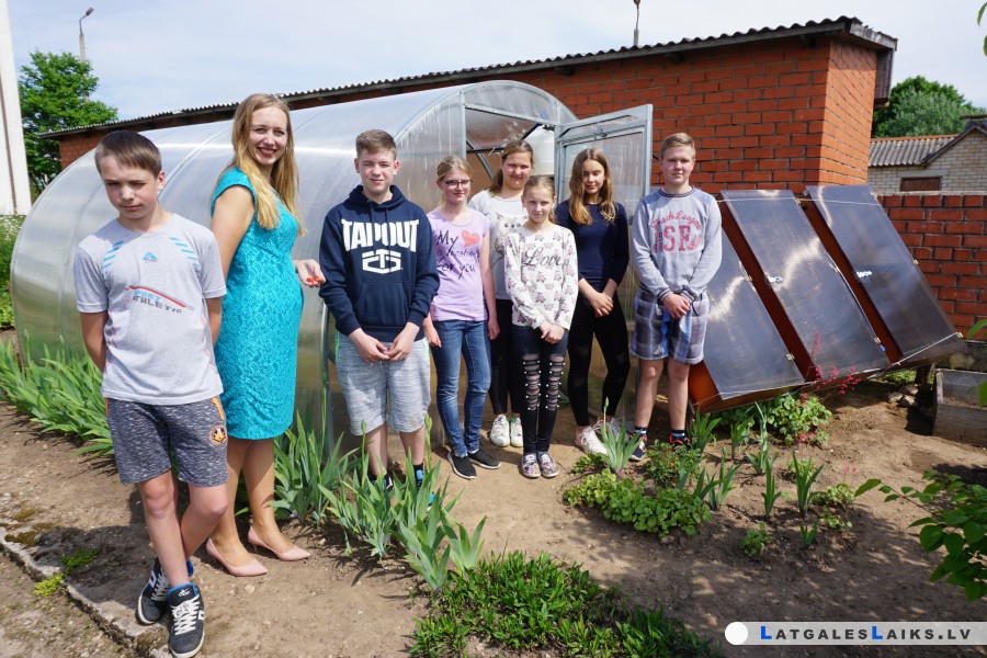 Pelēču pamatskolā iepazīst saules enerģiju