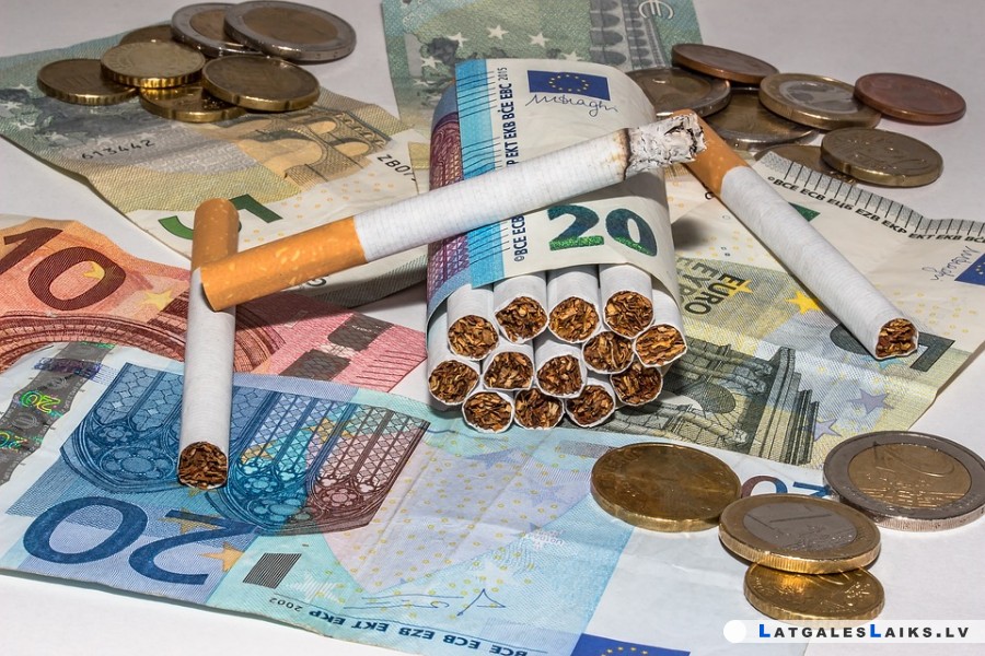 Cigarešu ražotnē Rēzeknē uziet nelegālus smēķus