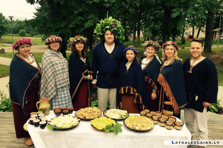 Vasaras saulgriežos – gadsimta garākās Līgodziesmas izdziedāšana