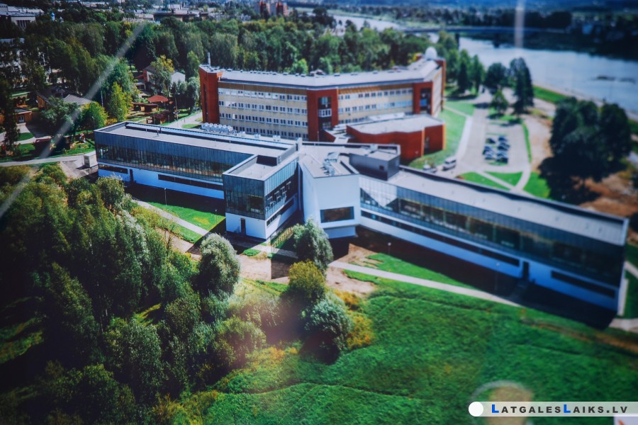 Atklāts Daugavpils Universitātes Dzīvības zinātņu un tehnoloģiju jaunais korpuss