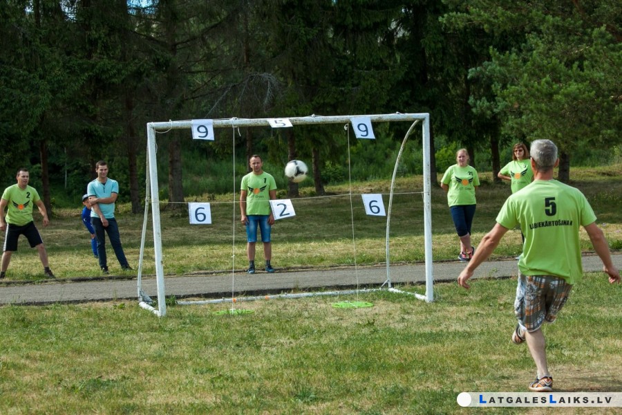 Krāslavas uzņēmēji sacentās sporta spēlēs