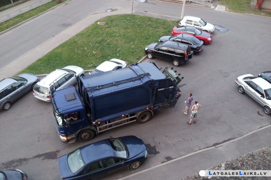 Daugavpils lēnītēm pielāgojas jaunajai atkritumu izvešanas sistēmai