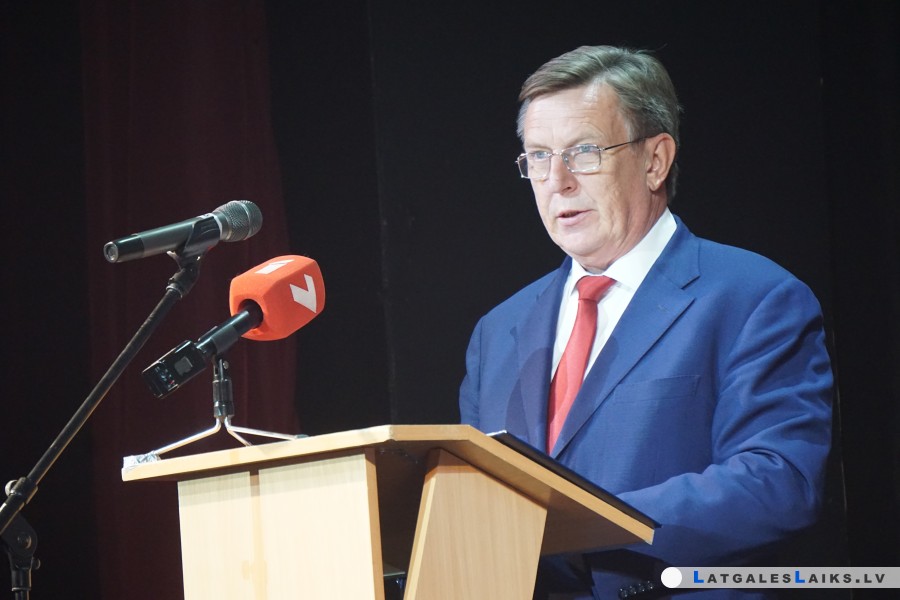 Premjers: Šobrīd nav plānu Latvijā piesaistīt lēto darbaspēku