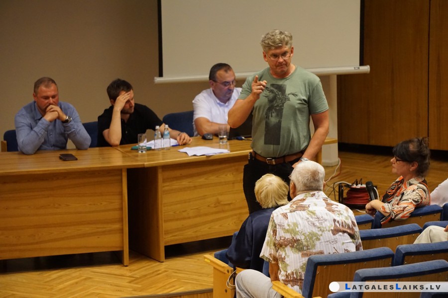 Ruģeļu dambja prezentācija – „par” un „pret”