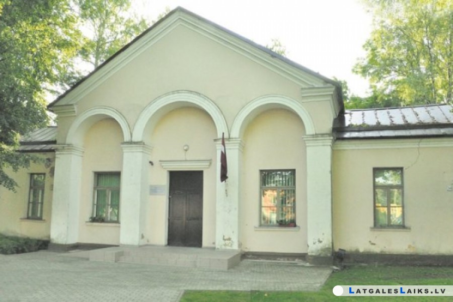 Likvidē Naujenes jaunatnes un sporta centru