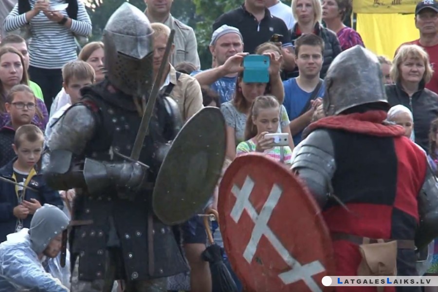 Viduslaiku cīņas Rēzeknes pilskalnā (video)